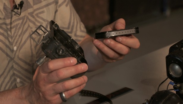 Eine Kassette erleichtert das Einlegen des 9.5mm-Negativs in die Kamera. (Screenshot aus Tutorial)