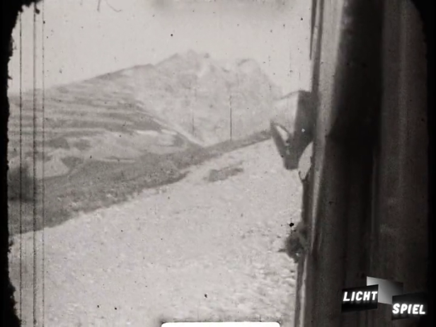 Mit der Parsennbahn hoch auf den Berg (Filmstill)