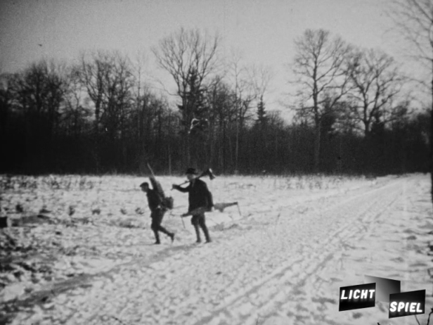 Auf in den winterlichen Wald! (Filmstill)